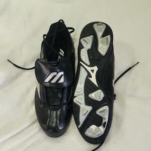 Mizuno Black and Silver Soccer Cleats Sz 12 1/2